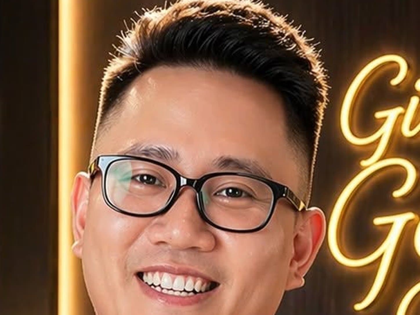 GiangGoGi tại bàn làm việc